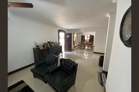 Casa à venda com 513m², 6 quartos e 3 vagasSala