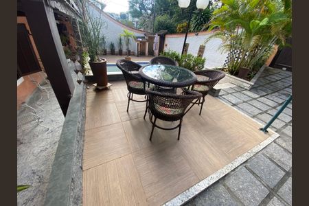 Casa à venda com 513m², 6 quartos e 3 vagasQuintal - Piscina