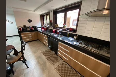 Casa à venda com 513m², 6 quartos e 3 vagasCozinha