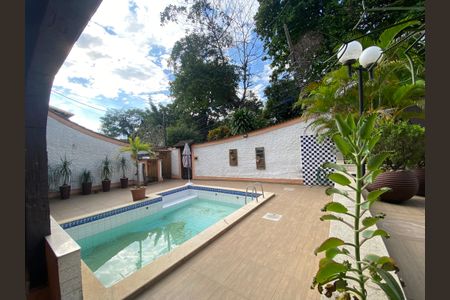 Casa à venda com 513m², 6 quartos e 3 vagasQuintal - Piscina