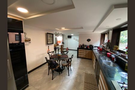 Casa à venda com 513m², 6 quartos e 3 vagasCozinha