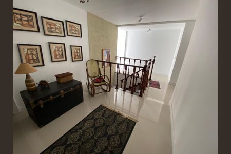 Casa à venda com 513m², 6 quartos e 3 vagasCirculação / Hall