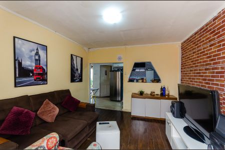 Casa à venda com 280m², 4 quartos e 2 vagas Casa à venda com 280m², 4 quartos e 2 vagasSala