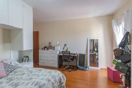 Casa à venda com 154m², 3 quartos e 4 vagasSuíte