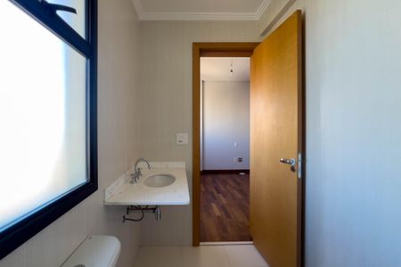 Apartamento à venda com 432m², 3 quartos e 5 vagasBanheiro da Suíte 2