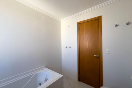 Apartamento à venda com 432m², 3 quartos e 5 vagasBanheiro da Suíte 1