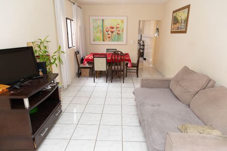 Casa à venda com 150m², 3 quartos e 2 vagasSala