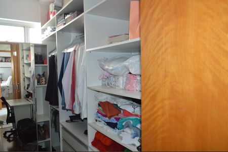 Apartamento à venda com 103m², 2 quartos e 1 vagaCloset da Suíte