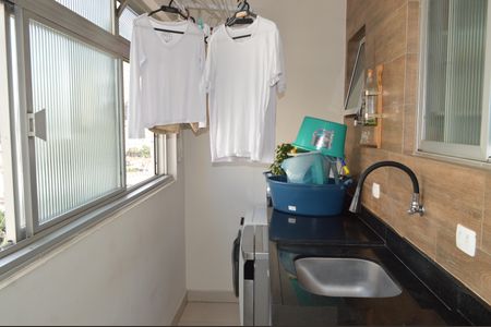 Apartamento à venda com 103m², 2 quartos e 1 vagaÁrea de Serviço