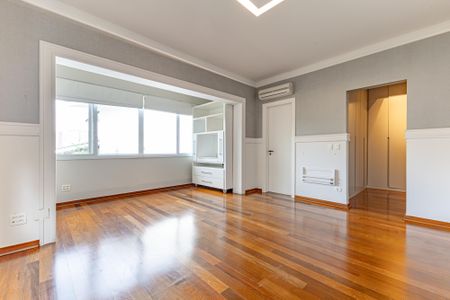 Casa de condomínio à venda com 754m², 4 quartos e 6 vagas Casa de condomínio à venda com 754m², 4 quartos e 6 vagasQuarto 2