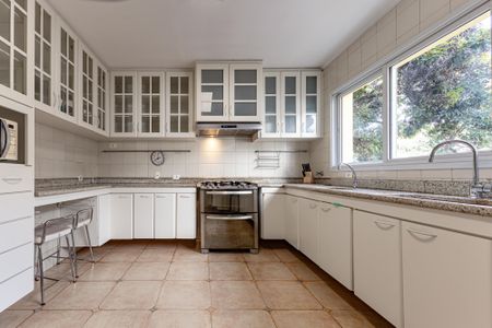 Casa de condomínio à venda com 754m², 4 quartos e 6 vagas Casa de condomínio à venda com 754m², 4 quartos e 6 vagasCozinha