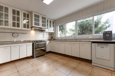 Casa de condomínio à venda com 754m², 4 quartos e 6 vagas Casa de condomínio à venda com 754m², 4 quartos e 6 vagasCozinha