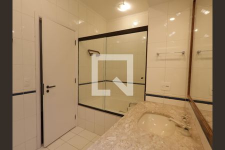 Casa de condomínio à venda com 754m², 4 quartos e 6 vagasBanheiro 4