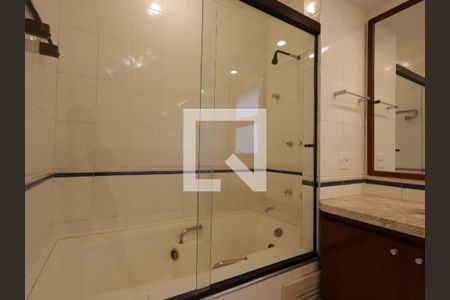 Casa de condomínio à venda com 754m², 4 quartos e 6 vagasBanheiro 4