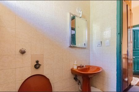 Casa à venda com 216m², 2 quartos e 2 vagas Casa à venda com 216m², 2 quartos e 2 vagasBanheiro