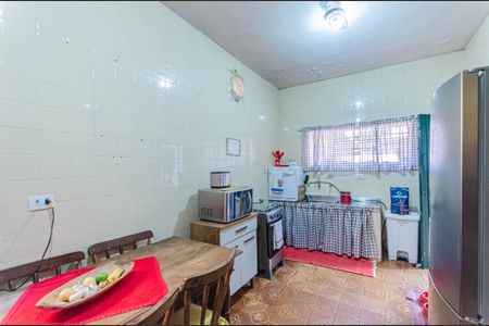 Casa à venda com 216m², 2 quartos e 2 vagas Casa à venda com 216m², 2 quartos e 2 vagasCozinha