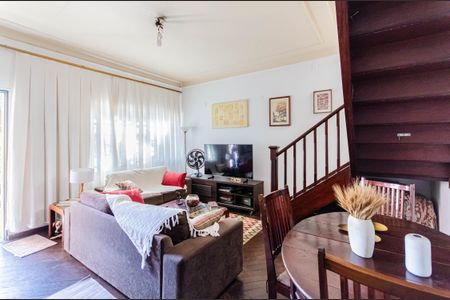 Casa à venda com 216m², 2 quartos e 2 vagas Casa à venda com 216m², 2 quartos e 2 vagasSala