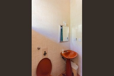 Casa à venda com 216m², 2 quartos e 2 vagas Casa à venda com 216m², 2 quartos e 2 vagasBanheiro