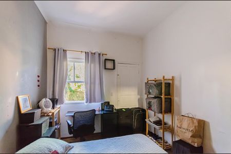 Casa à venda com 216m², 2 quartos e 2 vagas Casa à venda com 216m², 2 quartos e 2 vagasQuarto 1