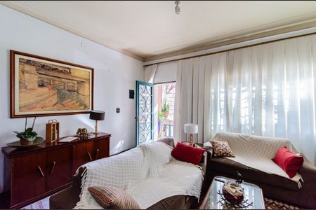 Casa à venda com 216m², 2 quartos e 2 vagas Casa à venda com 216m², 2 quartos e 2 vagasSala