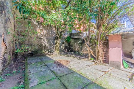 Casa à venda com 216m², 2 quartos e 2 vagas Casa à venda com 216m², 2 quartos e 2 vagasQuintal