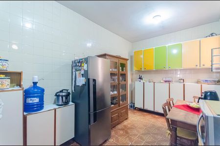 Casa à venda com 216m², 2 quartos e 2 vagas Casa à venda com 216m², 2 quartos e 2 vagasCozinha