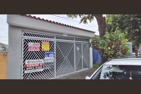 Casa à venda com 147m², 3 quartos e 2 vagas Casa à venda com 147m², 3 quartos e 2 vagasFachada