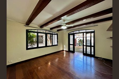 Casa à venda com 289m², 3 quartos e 2 vagas Casa à venda com 289m², 3 quartos e 2 vagasEscritório