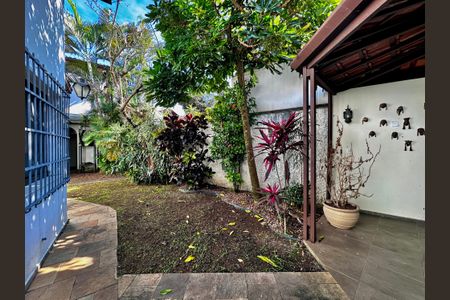 Casa à venda com 289m², 3 quartos e 2 vagas Casa à venda com 289m², 3 quartos e 2 vagasQuintal