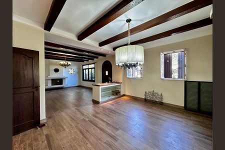 Casa à venda com 289m², 3 quartos e 2 vagas Casa à venda com 289m², 3 quartos e 2 vagasSala