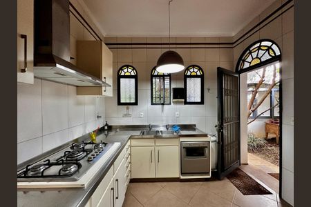 Casa à venda com 289m², 3 quartos e 2 vagas Casa à venda com 289m², 3 quartos e 2 vagasCozinha