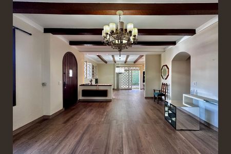 Casa à venda com 289m², 3 quartos e 2 vagas Casa à venda com 289m², 3 quartos e 2 vagasSala