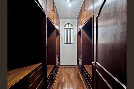 Casa à venda com 289m², 3 quartos e 2 vagas Casa à venda com 289m², 3 quartos e 2 vagasCloset Suíte 3