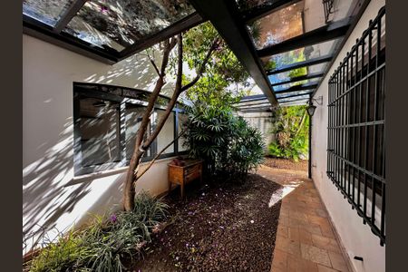 Casa à venda com 289m², 3 quartos e 2 vagas Casa à venda com 289m², 3 quartos e 2 vagasQuintal