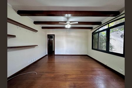 Casa à venda com 289m², 3 quartos e 2 vagas Casa à venda com 289m², 3 quartos e 2 vagasEscritório