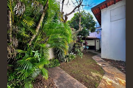 Casa à venda com 289m², 3 quartos e 2 vagas Casa à venda com 289m², 3 quartos e 2 vagasQuintal