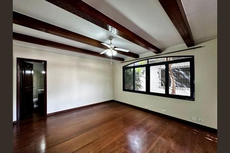 Casa à venda com 289m², 3 quartos e 2 vagas Casa à venda com 289m², 3 quartos e 2 vagasEscritório