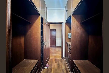 Casa à venda com 289m², 3 quartos e 2 vagas Casa à venda com 289m², 3 quartos e 2 vagasCloset Suíte 3