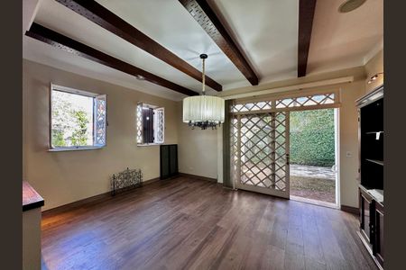 Casa à venda com 289m², 3 quartos e 2 vagas Casa à venda com 289m², 3 quartos e 2 vagasSala