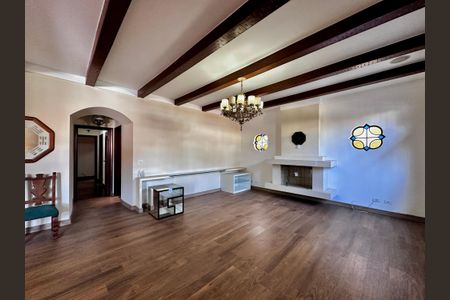 Casa à venda com 289m², 3 quartos e 2 vagas Casa à venda com 289m², 3 quartos e 2 vagasSala