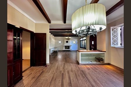 Casa à venda com 289m², 3 quartos e 2 vagas Casa à venda com 289m², 3 quartos e 2 vagasSala