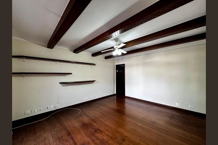 Casa à venda com 289m², 3 quartos e 2 vagas Casa à venda com 289m², 3 quartos e 2 vagasEscritório