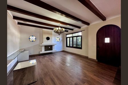 Casa à venda com 289m², 3 quartos e 2 vagas Casa à venda com 289m², 3 quartos e 2 vagasSala