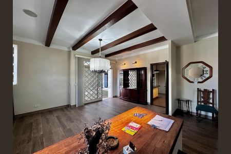 Casa à venda com 289m², 3 quartos e 2 vagas Casa à venda com 289m², 3 quartos e 2 vagasSala