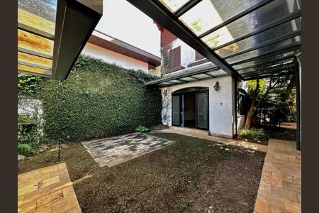 Casa à venda com 289m², 3 quartos e 2 vagas Casa à venda com 289m², 3 quartos e 2 vagasQuintal