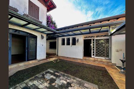 Casa à venda com 289m², 3 quartos e 2 vagas Casa à venda com 289m², 3 quartos e 2 vagasQuintal