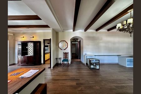 Casa à venda com 289m², 3 quartos e 2 vagas Casa à venda com 289m², 3 quartos e 2 vagasSala