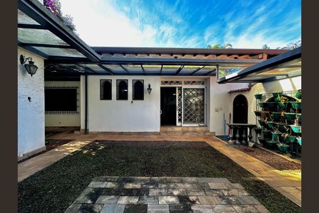 Casa à venda com 289m², 3 quartos e 2 vagas Casa à venda com 289m², 3 quartos e 2 vagasQuintal