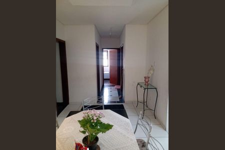 Casa à venda com 105m², 3 quartos e 5 vagasCorredor