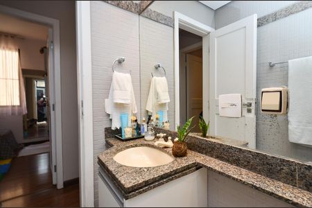 Apartamento à venda com 466m², 4 quartos e 5 vagasBanheiro social